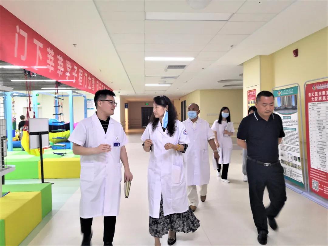 簡訊|貴州省康復(fù)質(zhì)控中心主任張繼榮到院開展大查房和講座