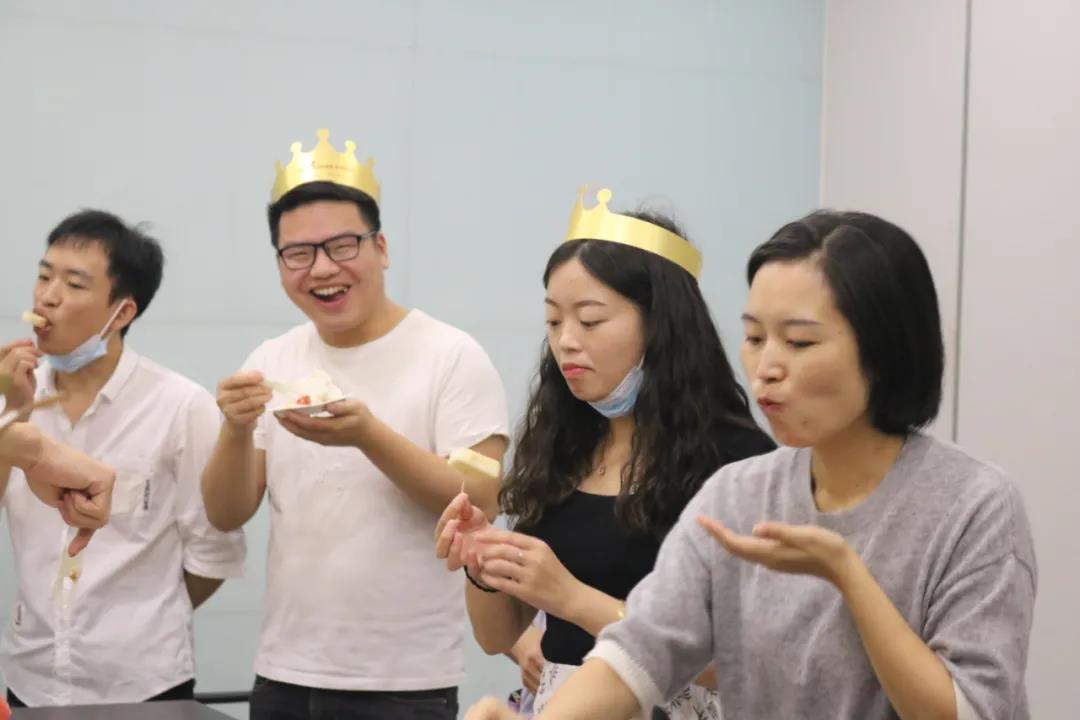 祝福|祝遵義醫(yī)投康復(fù)醫(yī)院8月份“小壽星”生日快樂(lè)！